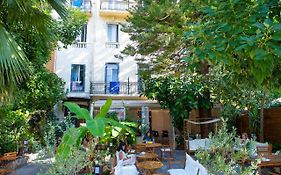 Auberge De Jeunesse Hi Nice Les Camelias