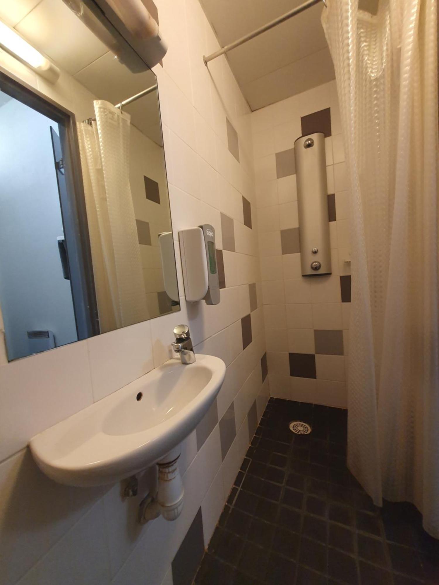Auberge De Jeunesse Hi Nice Les Camelias Room photo